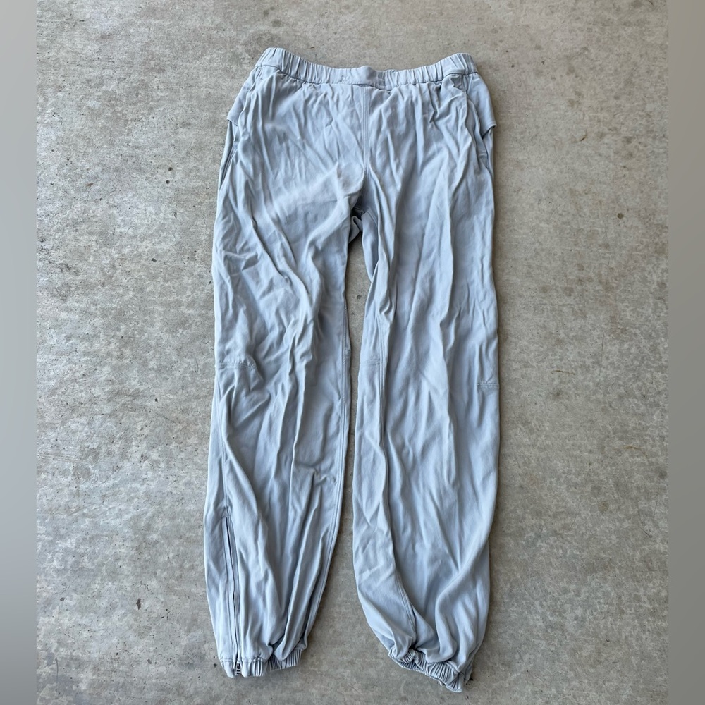 Lululemon Women’s Essential Affinity Mid Rise Jogger Size 4 Silver Drop W5CHA